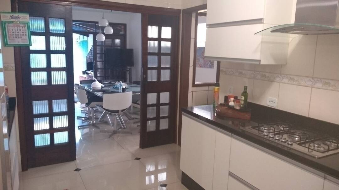 Casa à venda com 2 quartos, 200m² - Foto 3