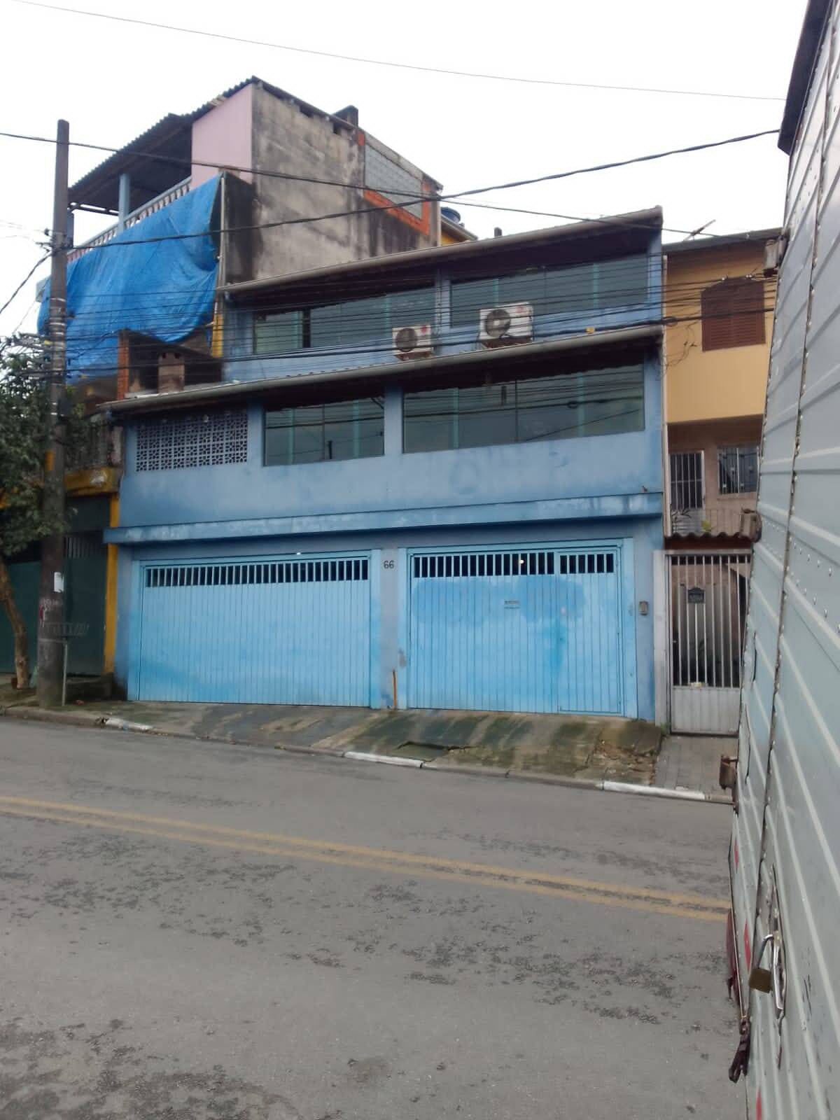 Sobrado à venda com 3 quartos, 257m² - Foto 1